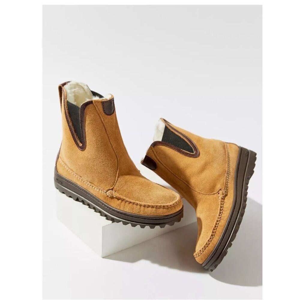 Quoddy Barn Boot Suede 9 NWOT